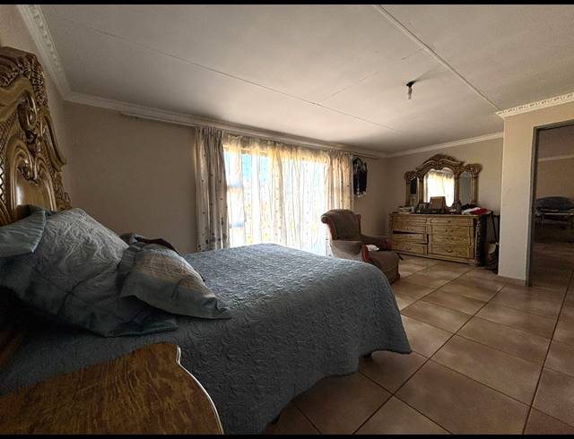 4 BEDROOM HOUSE FOR SALE IN GOLDEN GARDENS